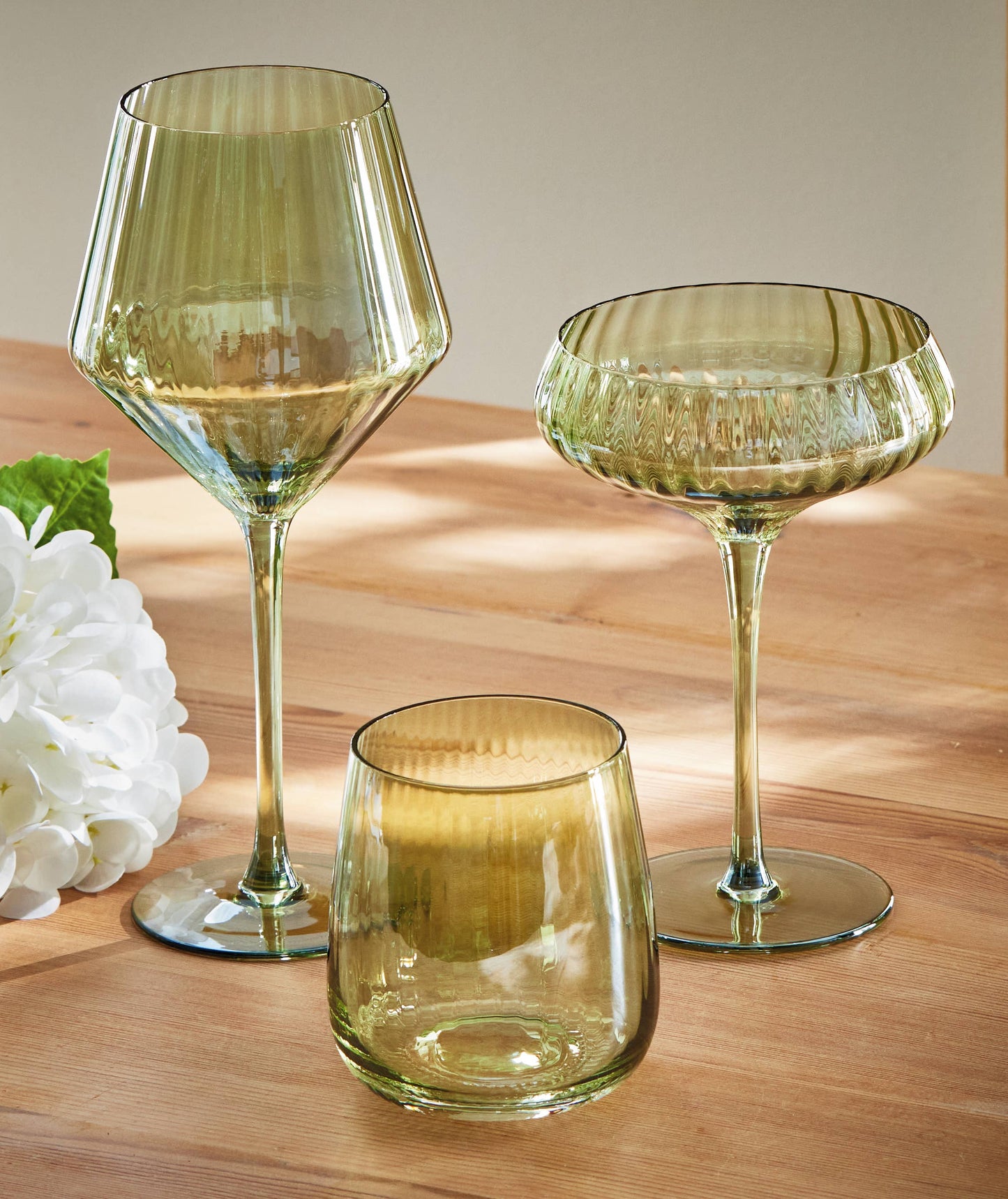 Chelsea Iridescent Optic Wine Glass Green Everyday, Spring