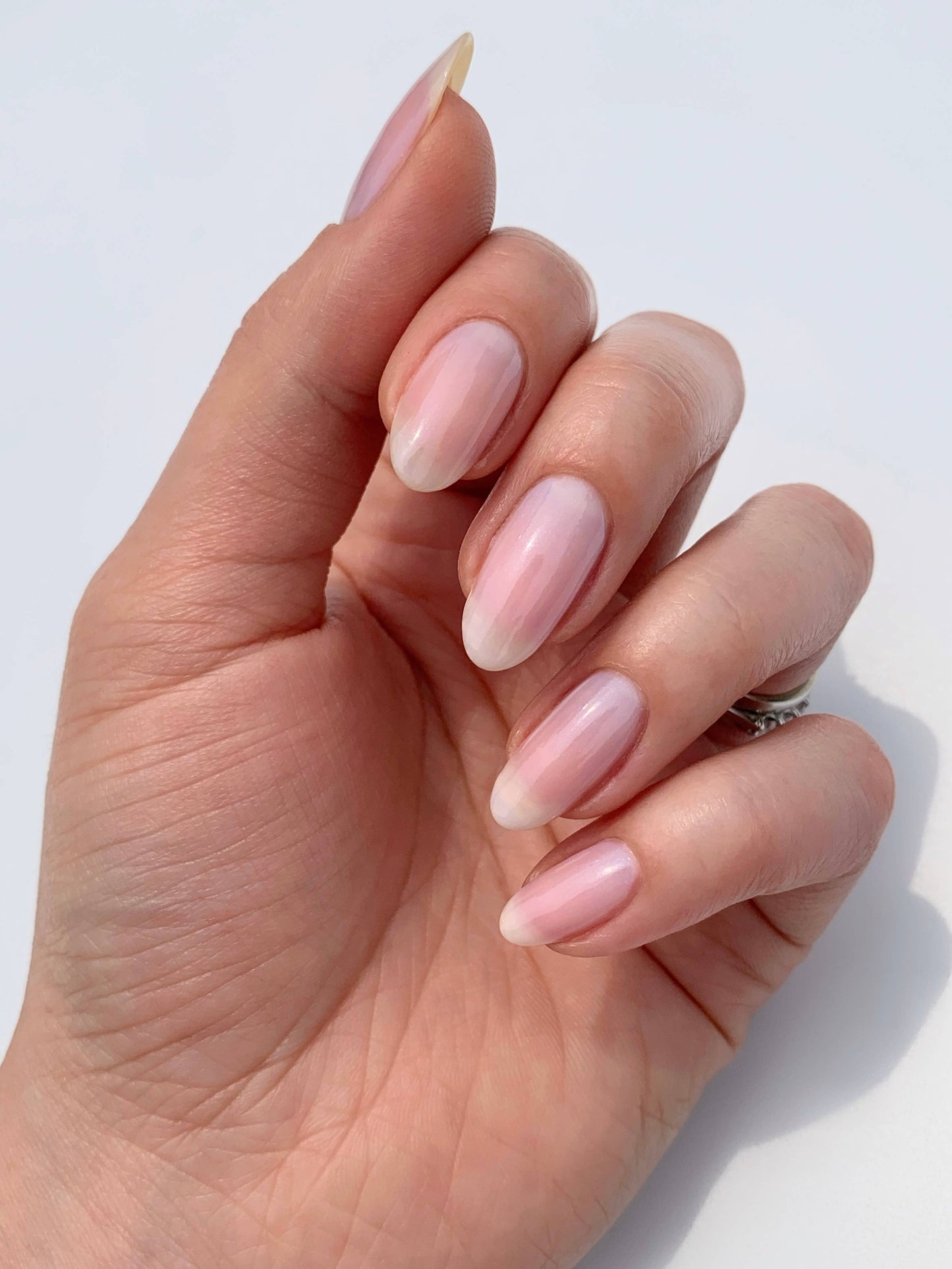 Illuminating Nail Concealer - Pink