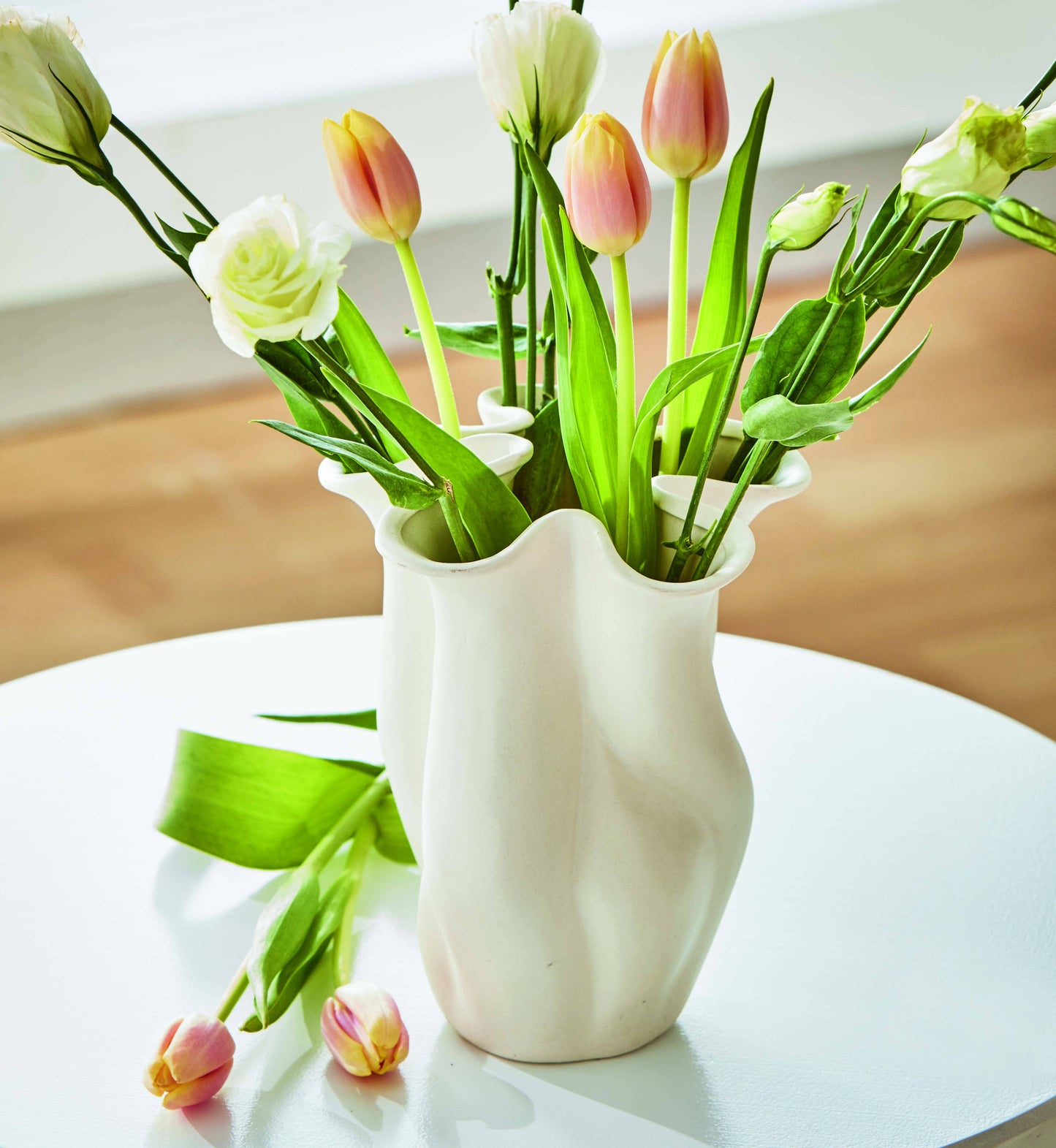 Organic Swirl Edge Vase Ivory Stoneware Everyday