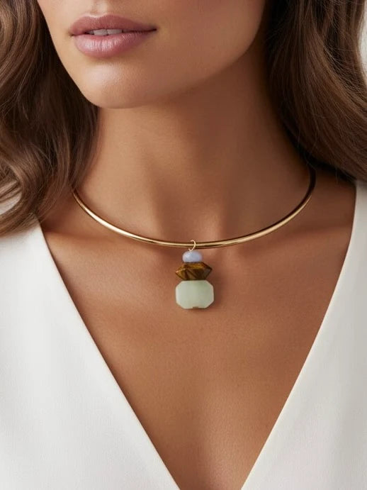 Might Gemstones Wire Necklace Green