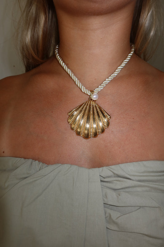 Scallop Shell Pendant Necklace