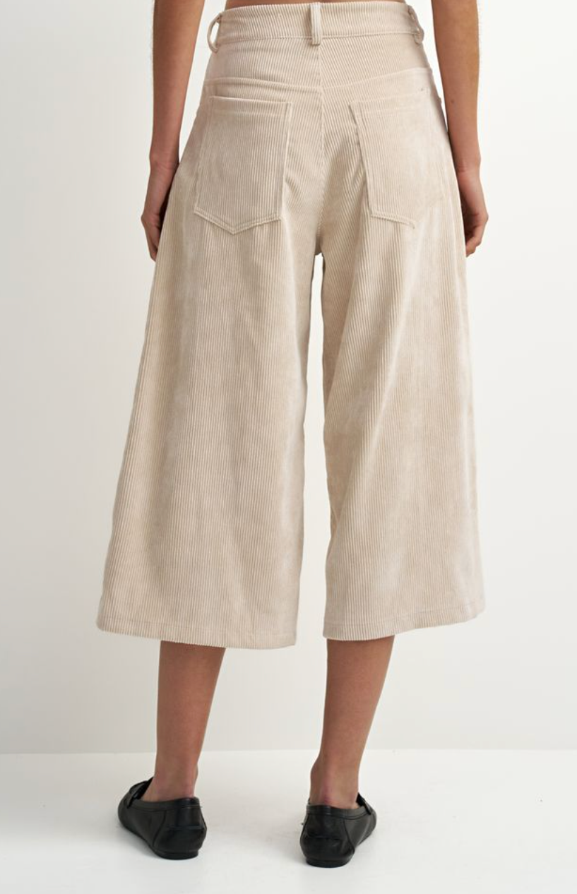 Women's Woven Capris