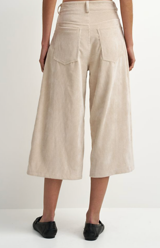 Women's Woven Capris